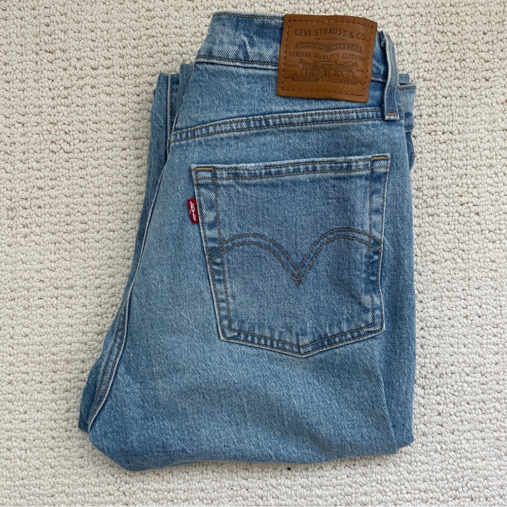 Levi’s | wedgie Straight Leg Size 27 Excellent Condition